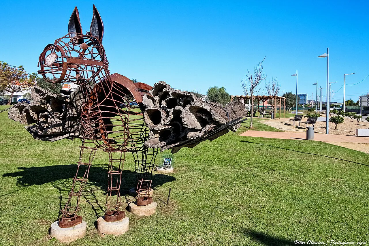 Sculptures of the monument to cork workers in Silves.
