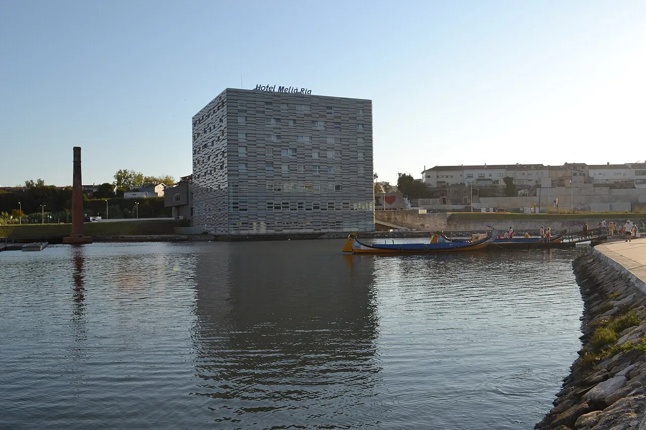 The Meliá Ria hotel beside the water of the Ria de Aveiro in Aveiro.