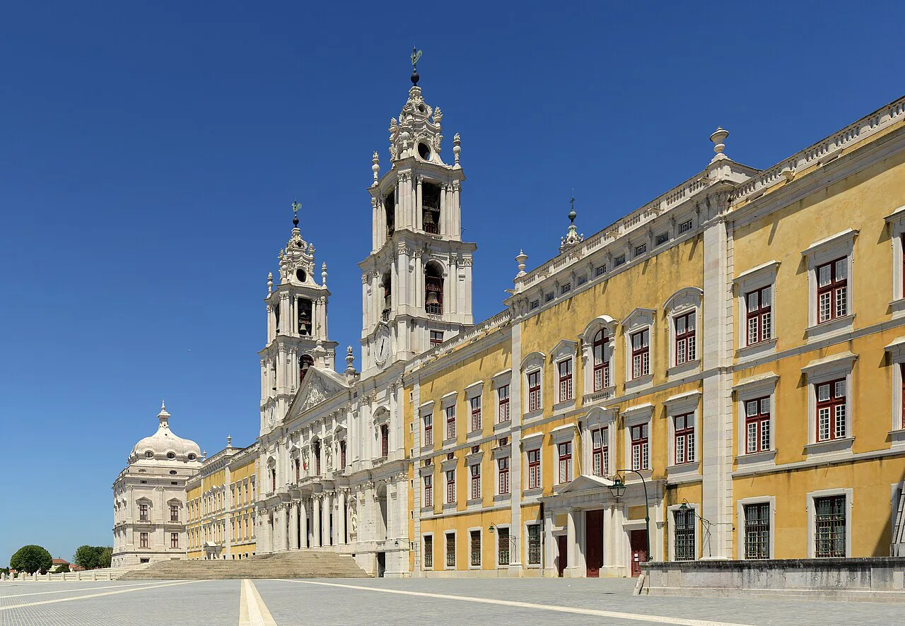 The main façade of the Mafra National Palace.