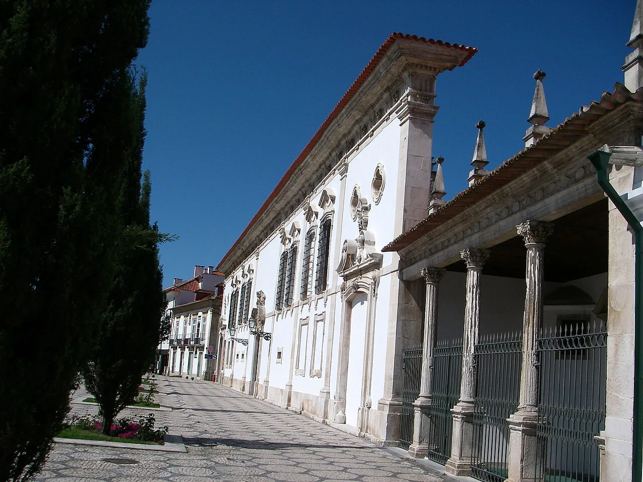 The street front of the Mosteiro de Jesus, which houses the Museu de Aveiro.