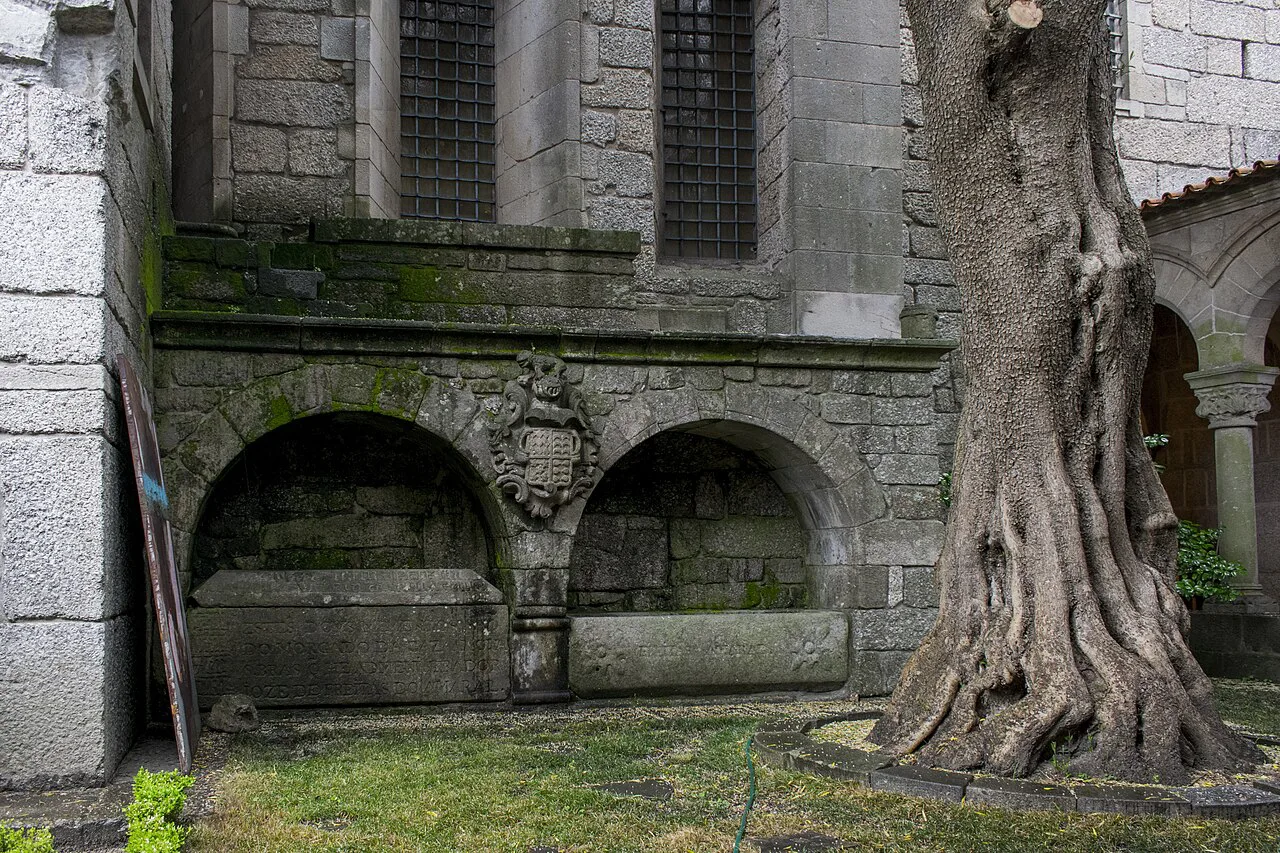 Stone arches in the grounds of the Alberto Sampaio Museum in Guimarães.