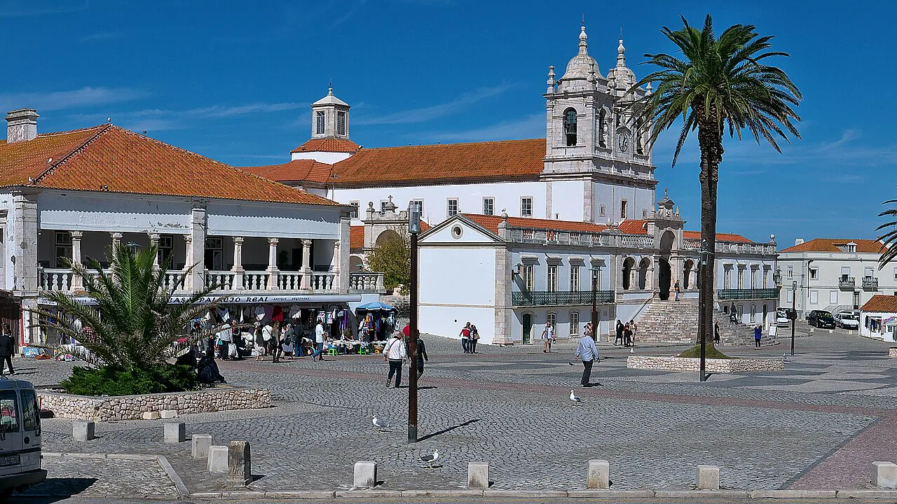 Largo de Nossa Senhora da Nazaré at the Sítio, above Nazaré.