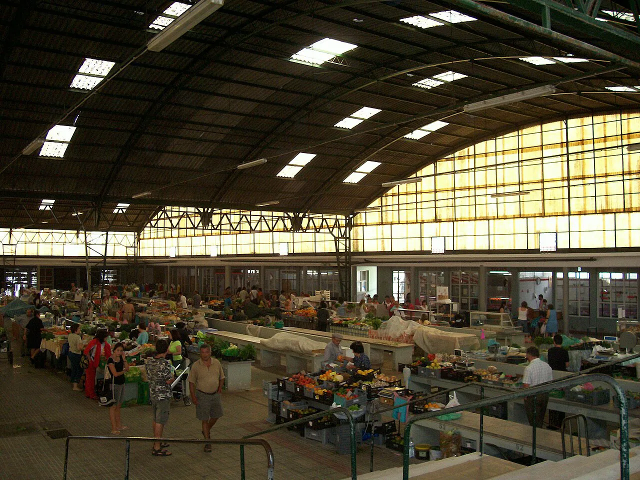 Stalls inside the municipal market in Nazaré.