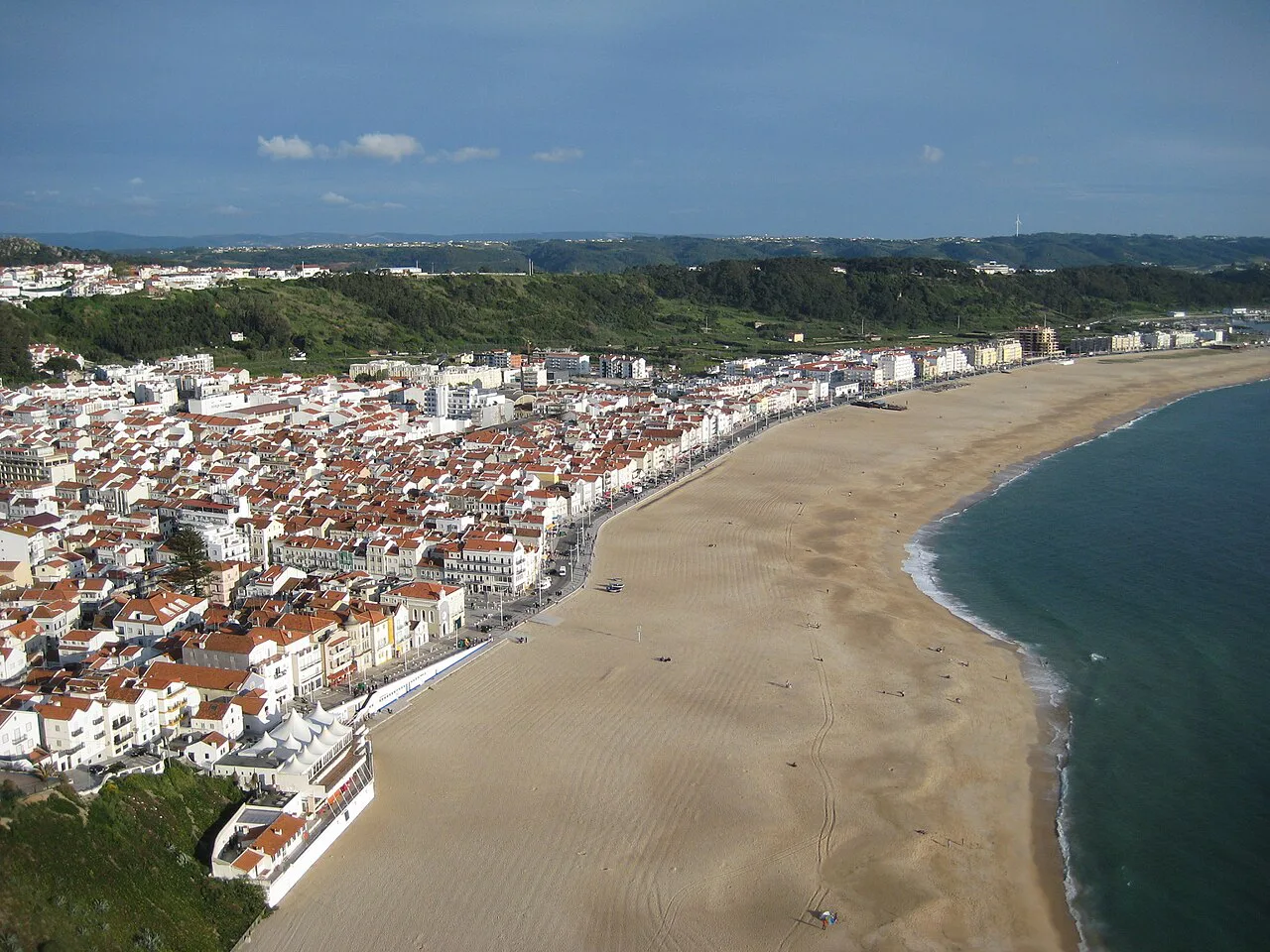 Nazaré and its long beach seen from above.