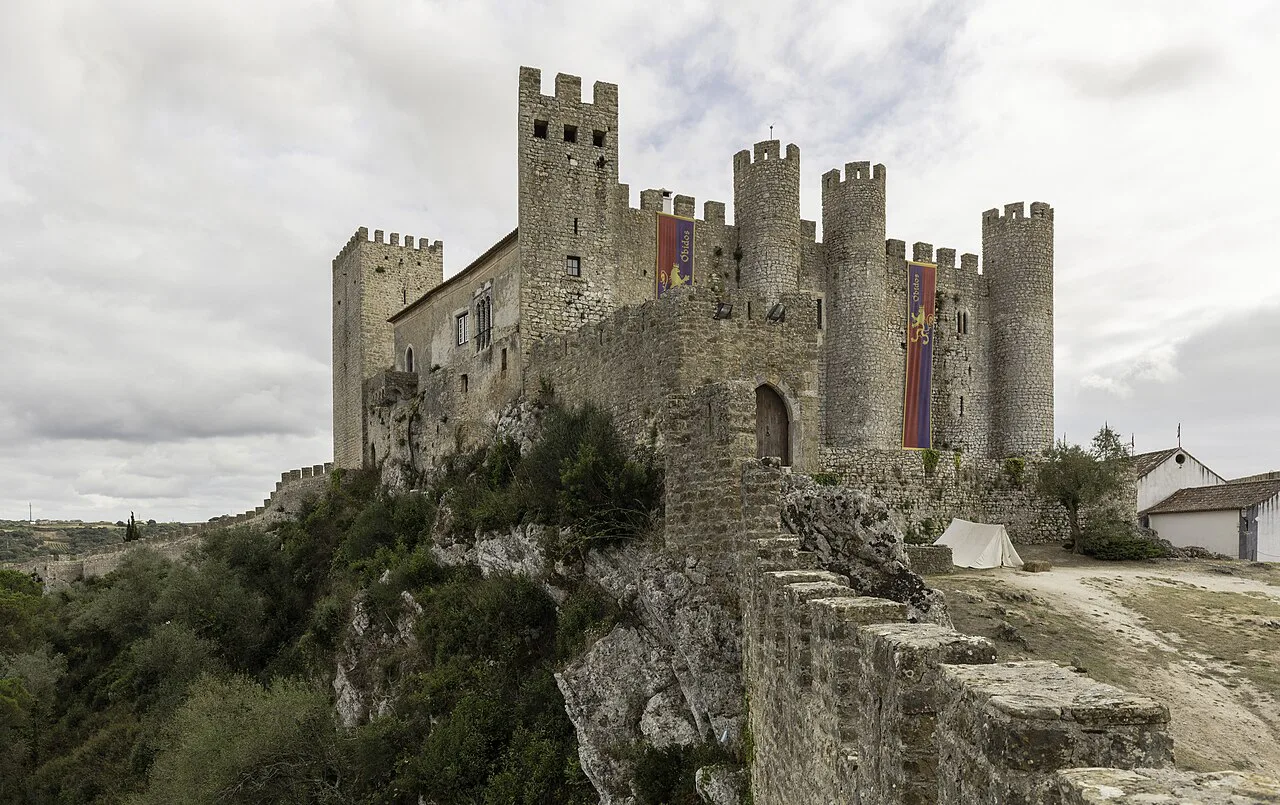 Óbidos Castle above its walls.