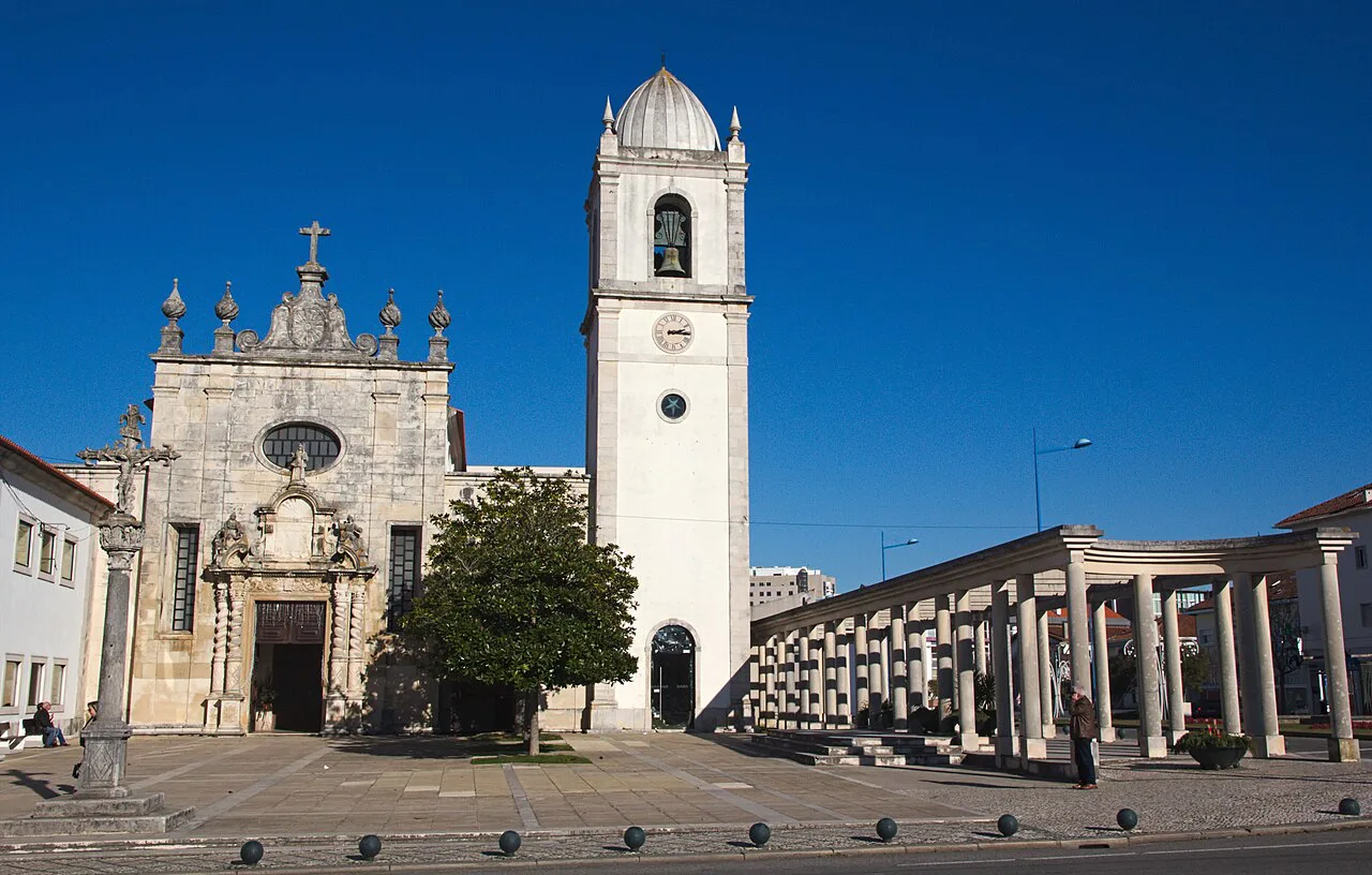 The facade and bell tower of Aveiro Cathedral.