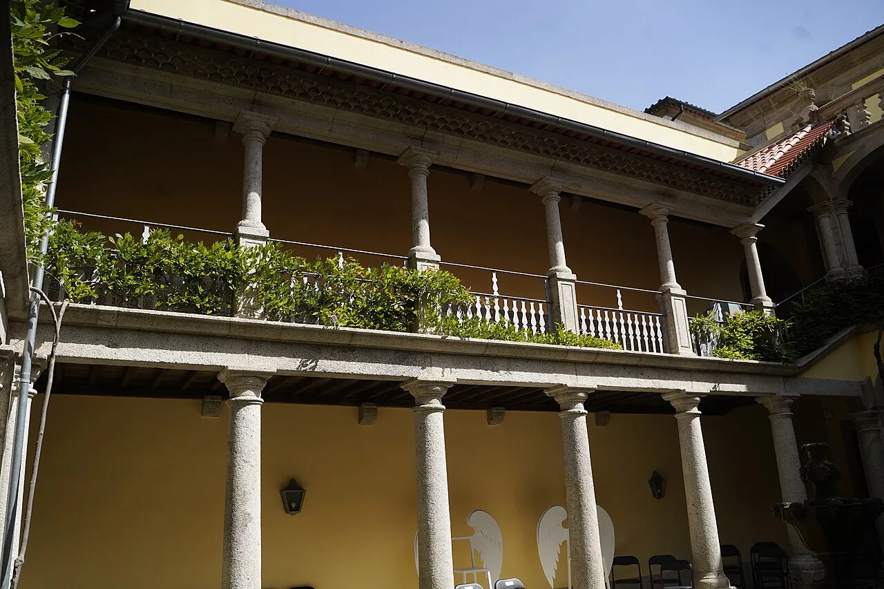 The arcaded courtyard gallery of the Palácio dos Biscainhos in Braga.