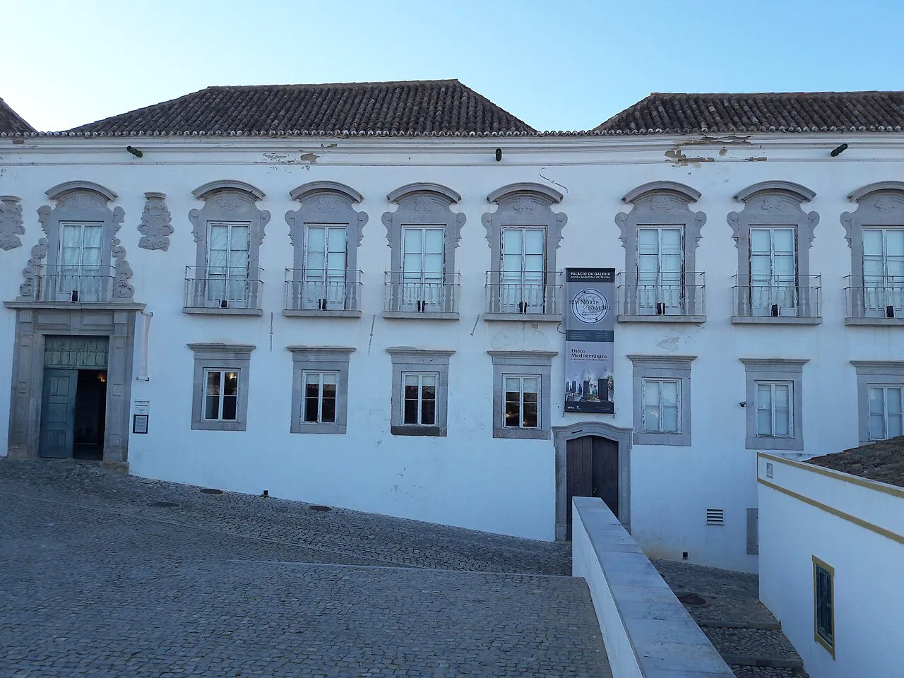 The white façade of the Palácio da Galeria in Tavira, now the town's municipal museum.