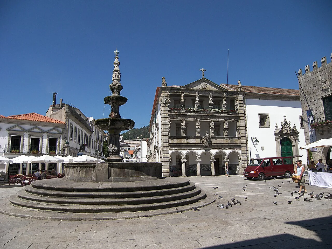 The fountain on the Praça da República in Viana do Castelo.