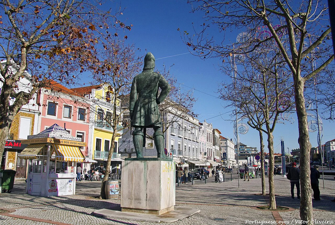 The monument to João Afonso de Aveiro on the Rossio in Aveiro.