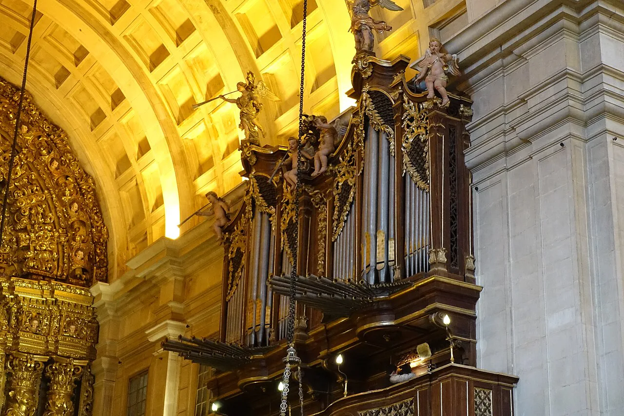 A gilded organ inside the Sé Nova in Coimbra.