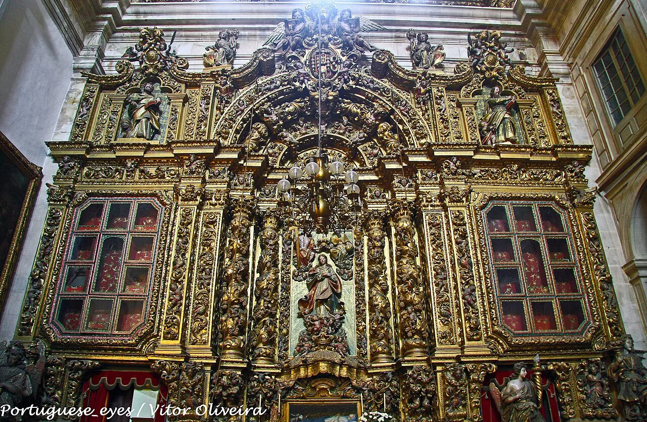 A gilded carved altarpiece inside the Sé Nova in Coimbra.