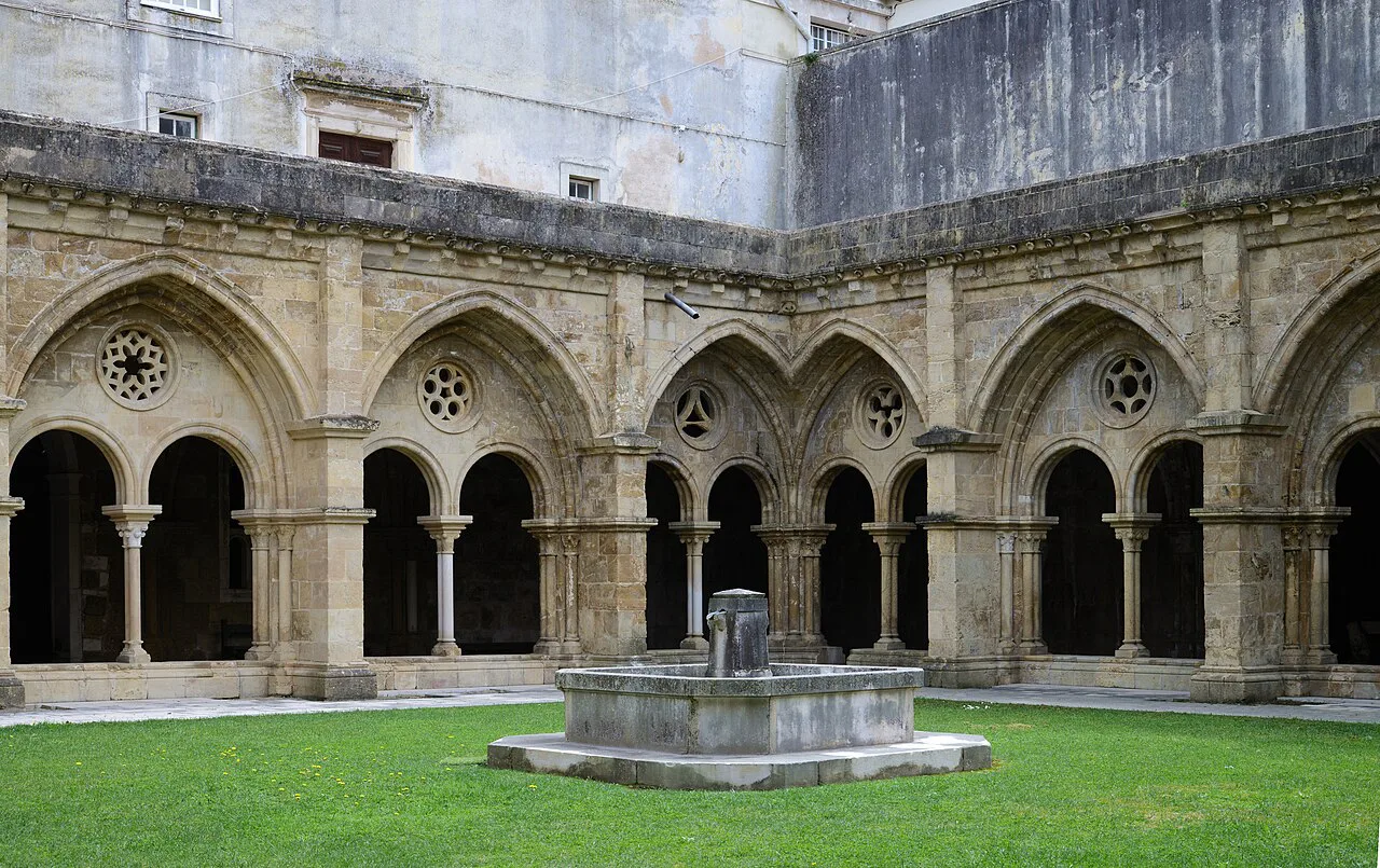 The cloister of the Sé Velha in Coimbra.