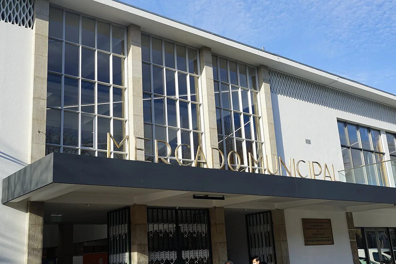 The entrance of the Mercado Municipal de Braga.