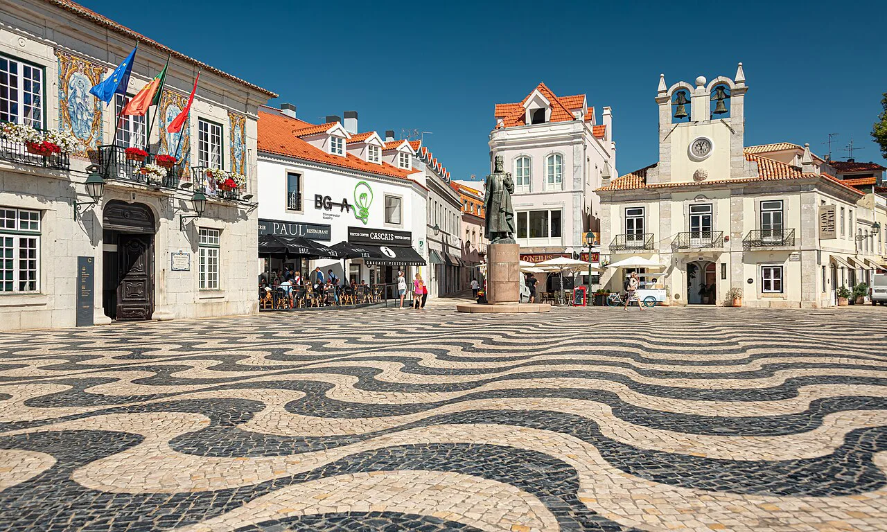 The wave-patterned paving of Praça 5 de Outubro in central Cascais.