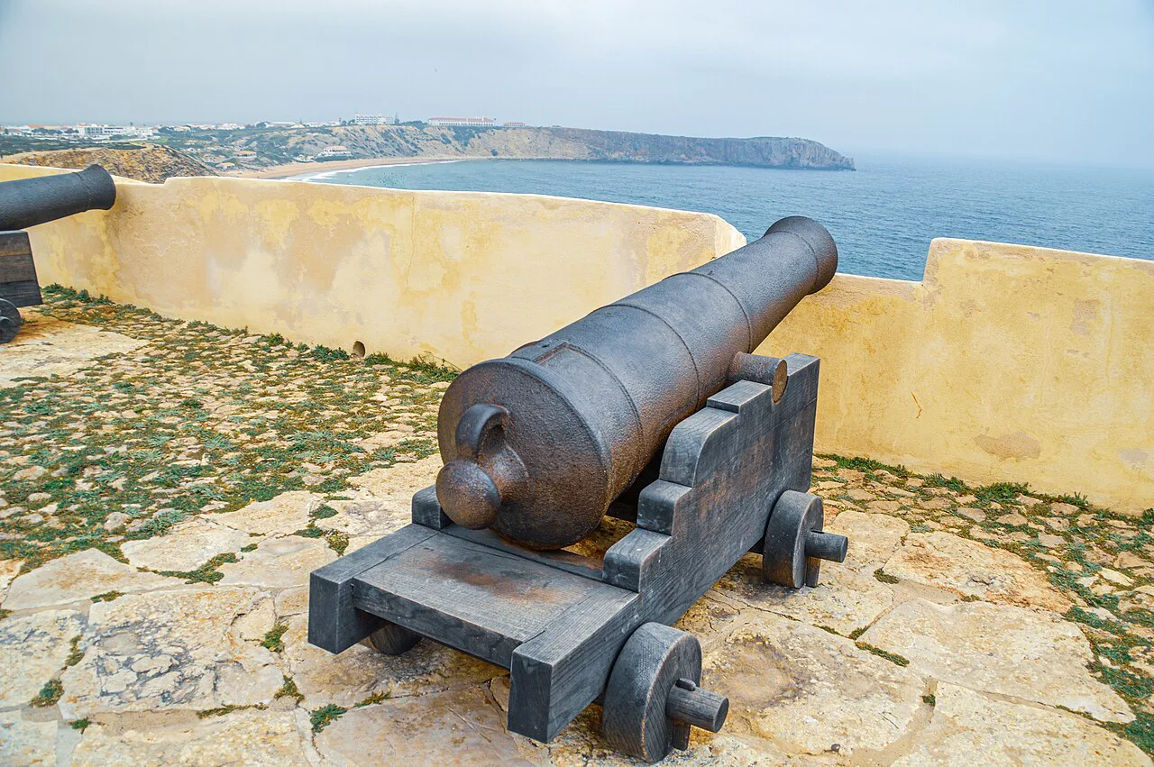 A cannon on the walls of the Fortaleza de Sagres, overlooking the coast.
