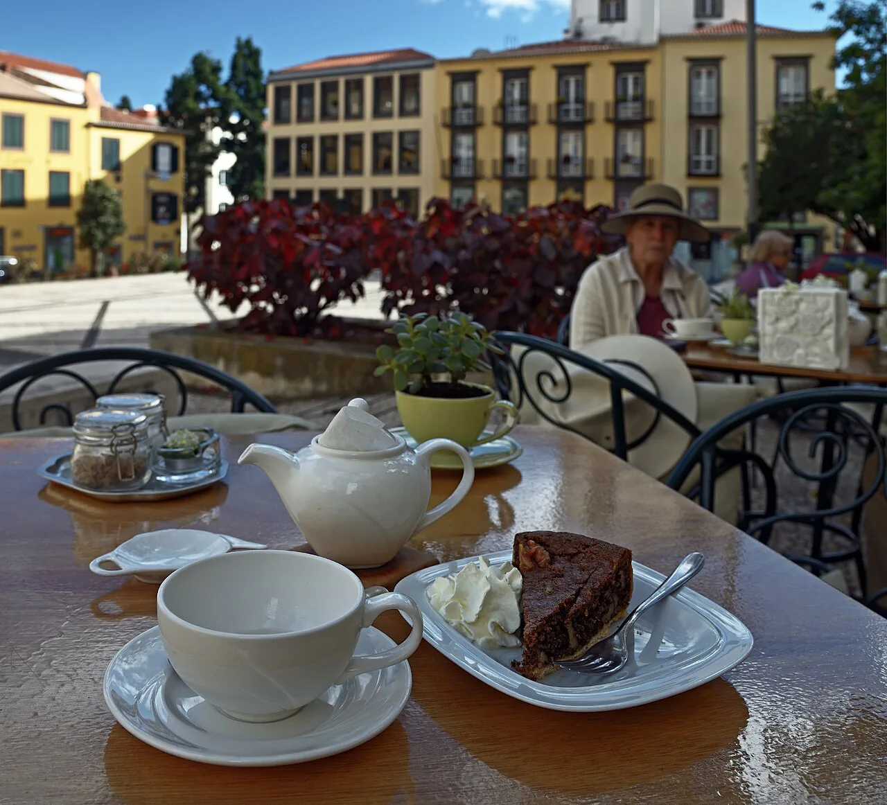 Tea and cake on the terrace of the Loja do Chá in Funchal.