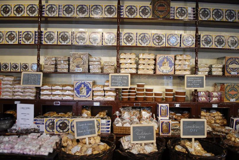 The display counter of the Fábrica Santo António biscuit shop in Funchal.