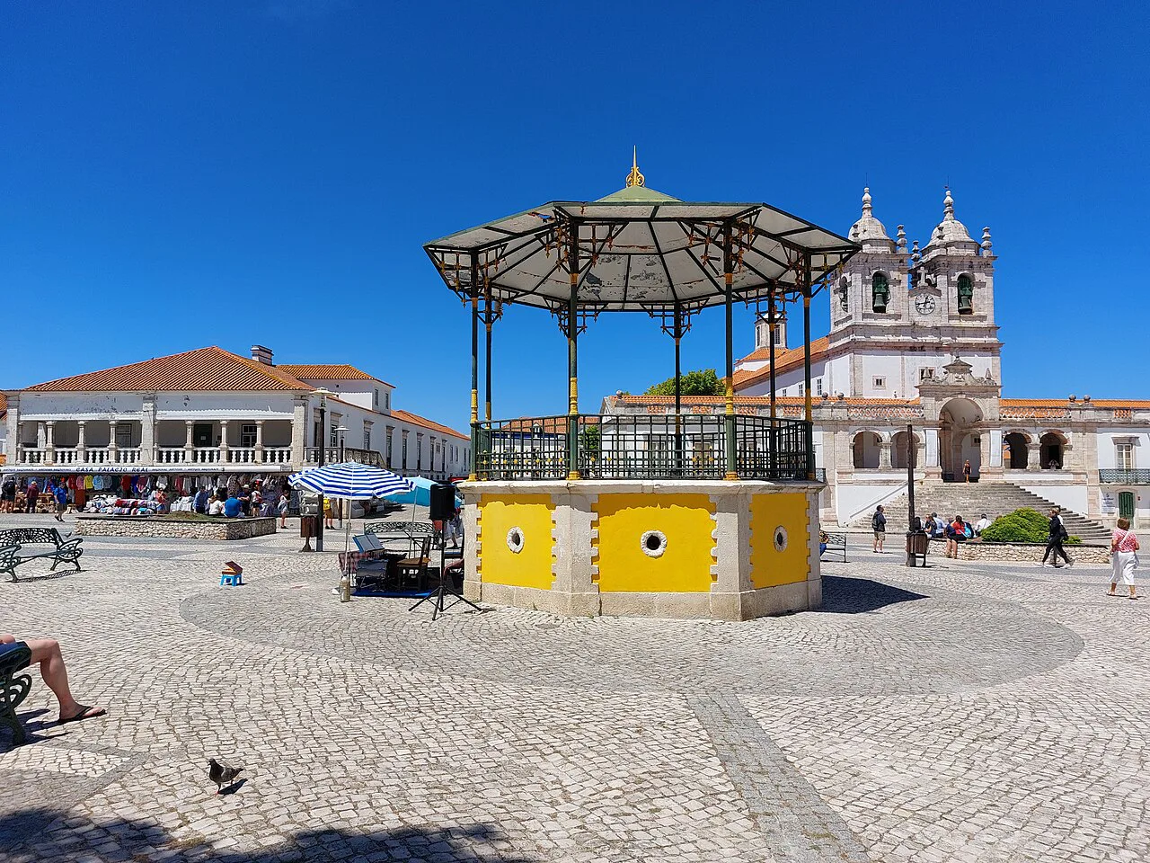 The bandstand on the square at Sítio da Nazaré, with the Palácio Real behind.