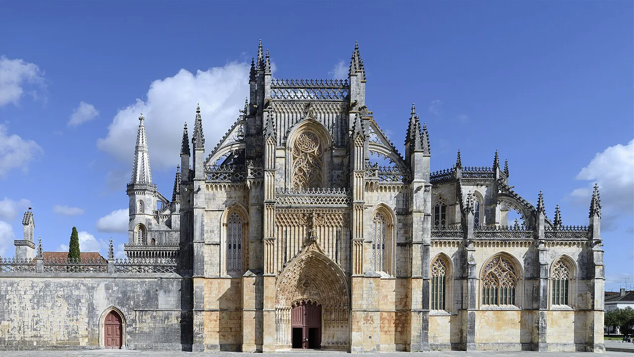 The main façade of the Monastery of Batalha.