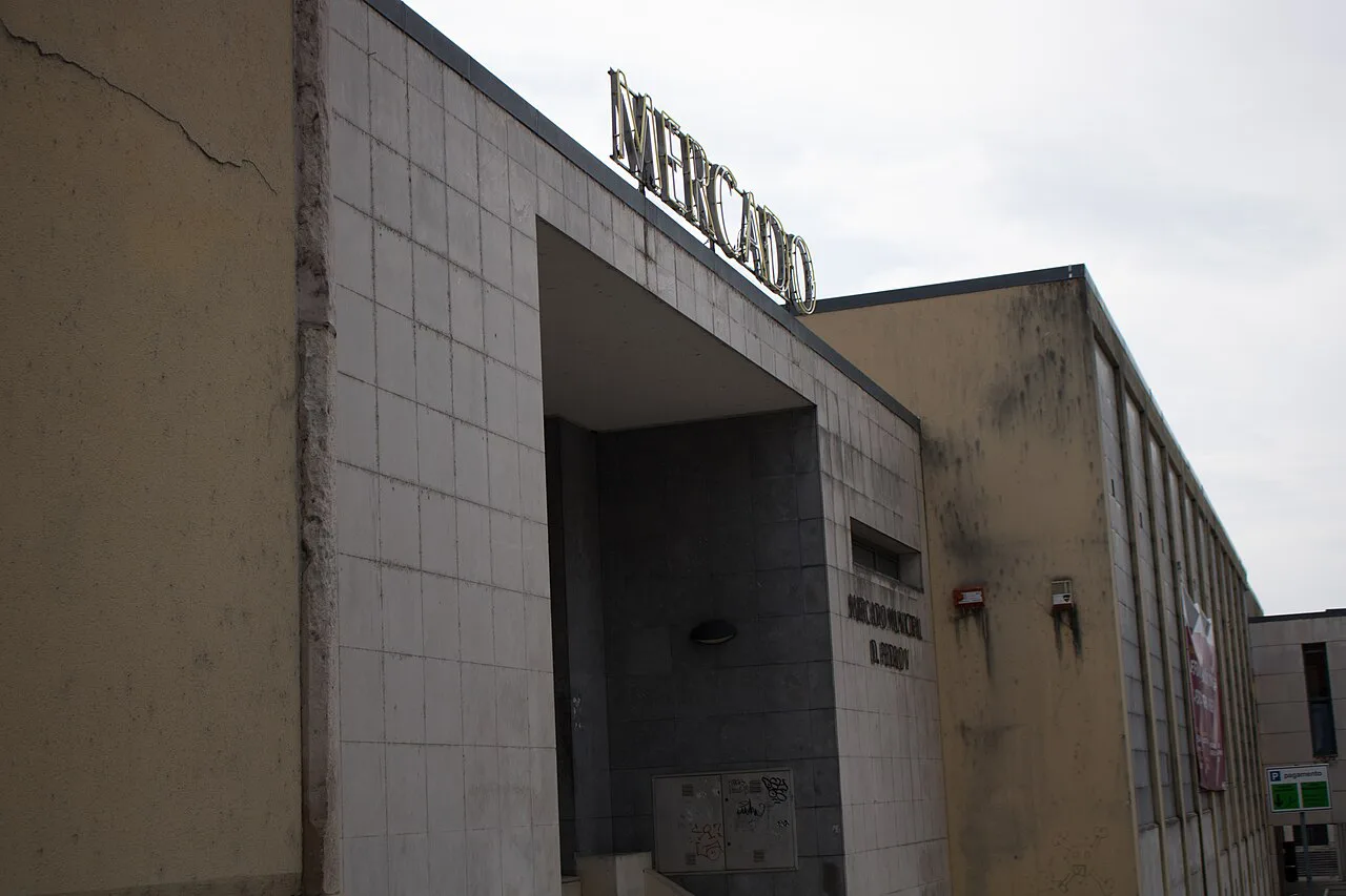 The entrance of the Mercado Municipal D. Pedro V in Coimbra.