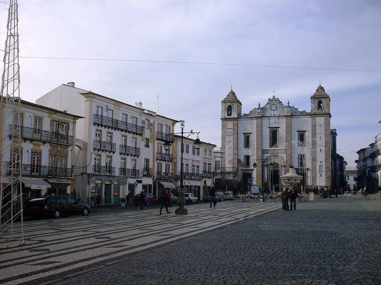 Praça do Giraldo in the old centre of Évora.
