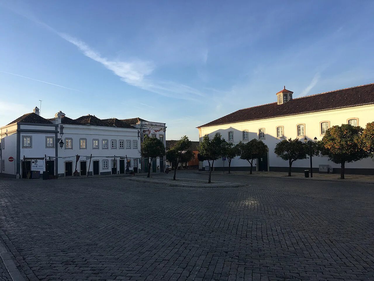 Largo da Sé in the old town of Faro.