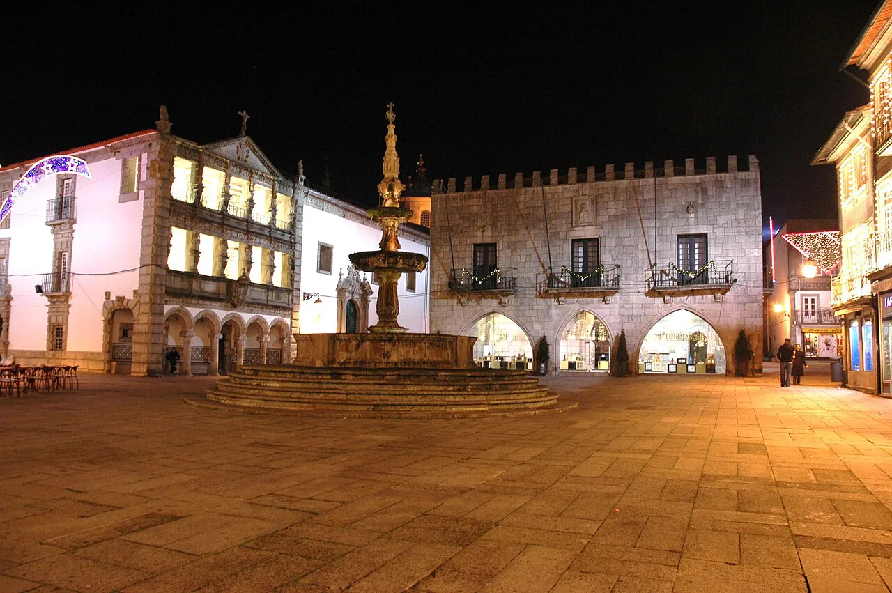 The Praça da República in Viana do Castelo at night.